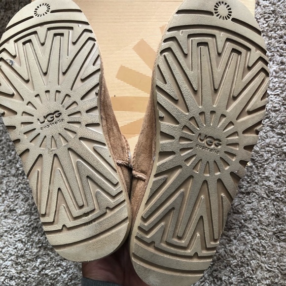UGG Australia Classic Short Chestnut Boot - Picture 7 of 8